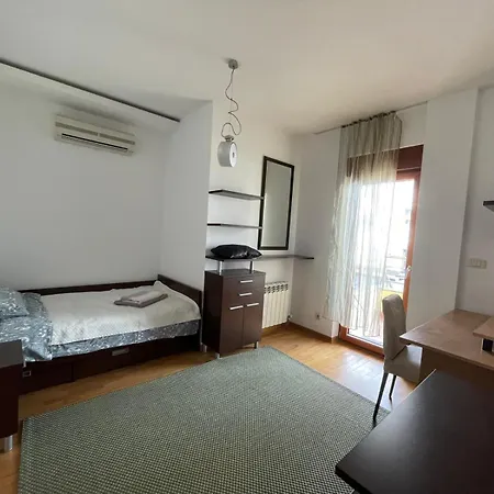 Ninis Flat Apartment