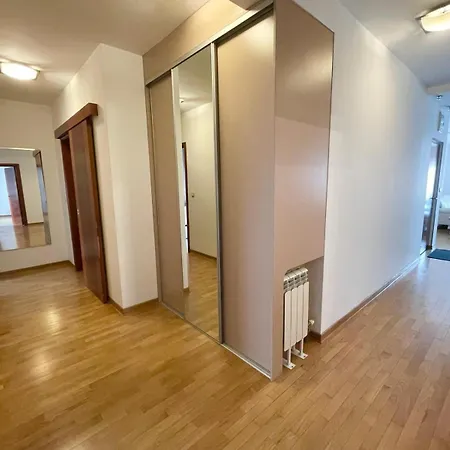 Ninis Flat Apartment